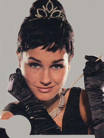 Rhea als Audry Hepburn